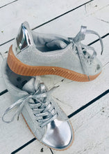 Load image into Gallery viewer, Capri Trainer in Silver Metallic and Glitter with Glitter Laces Size 6 | Feathers Of Italy