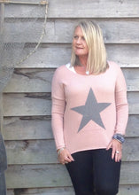 Load image into Gallery viewer, Star Knit Jumper In Pink - Feathers Of Italy