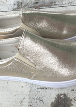 Load image into Gallery viewer, Venice Platform Trainer in Gold Metallic - Feathers Of Italy