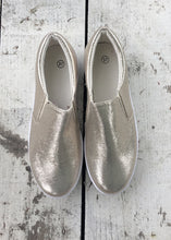 Load image into Gallery viewer, Venice Platform Trainer in Gold Metallic - Feathers Of Italy