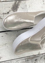 Load image into Gallery viewer, Venice Platform Trainer in Gold Metallic - Feathers Of Italy