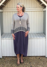 Load image into Gallery viewer, Nia Pouch Maxi Dress in Purple - Feathers Of Italy