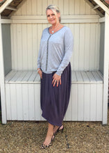 Load image into Gallery viewer, Nia Pouch Maxi Dress in Purple - Feathers Of Italy