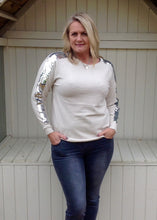 Load image into Gallery viewer, Sebastiano Seqined Jumper in Winter Cream - Feathers Of Italy