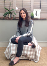 Load image into Gallery viewer, Sebastiano Seqined Jumper in Grey - Feathers Of Italy