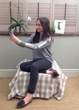 Load image into Gallery viewer, Sebastiano Seqined Jumper in Grey - Feathers Of Italy