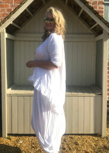 Load image into Gallery viewer, Frill Bottomed T Shirt Top 100% Cotton in White Made In Italy By Feathers Of Italy One Size - Feathers Of Italy