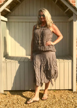 Load image into Gallery viewer, cotton waterfall skirt