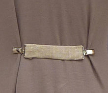 Load image into Gallery viewer, Ruchie Clip in Natural Linen - Feathers Of Italy