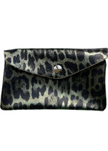Load image into Gallery viewer, Limited Edition Metallic Leopard Print Green Small Purse - 15x9cm
