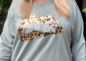 Apulia Leopard Lips Sweatshirt in Green - Feathers Of Italy 