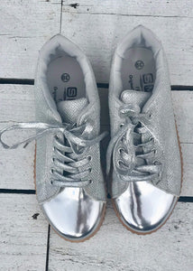 Capri Trainer in Silver Metallic and Glitter with Glitter Laces Size 6 | Feathers Of Italy 