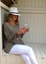 Load image into Gallery viewer, florida fine knit jumper
