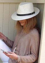 Load image into Gallery viewer, Florida Fine Knit Jumper in Pink - Feathers Of Italy 
