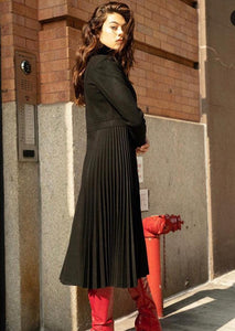 Rinascimento Cappotto Pleated Full Length Coat In Black - Feathers Of Italy 