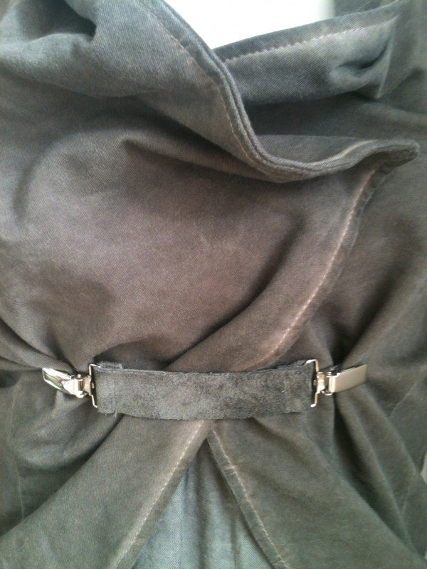 Ruchie Clip in Grey Leather - Feathers Of Italy 