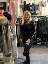 Load image into Gallery viewer, Bow Peep Jumper in Black - Feathers Of Italy 
